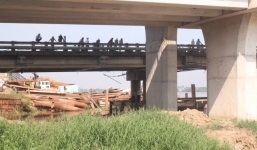 Phát hiện thi thể trôi sông, trong túi có thư tuyệt mệnh